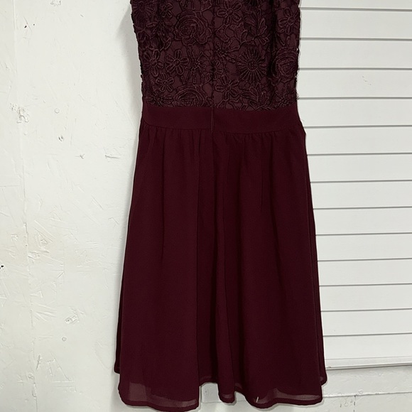 Nordstrom Lulus Skater Halter dress in burgundy. With lace top.‎ Hidden zipper. - Picture 7 of 13